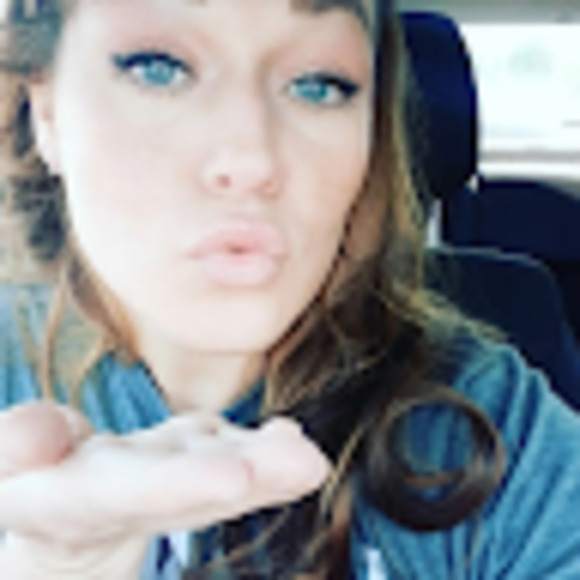 Meet your Posher, Faith - Picture 1 of 1